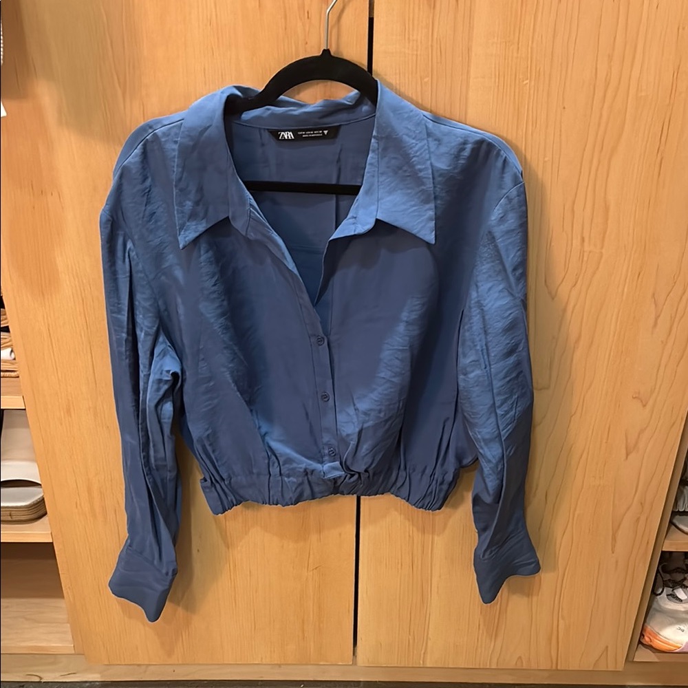 Zara Women's Blue Button-Up Top